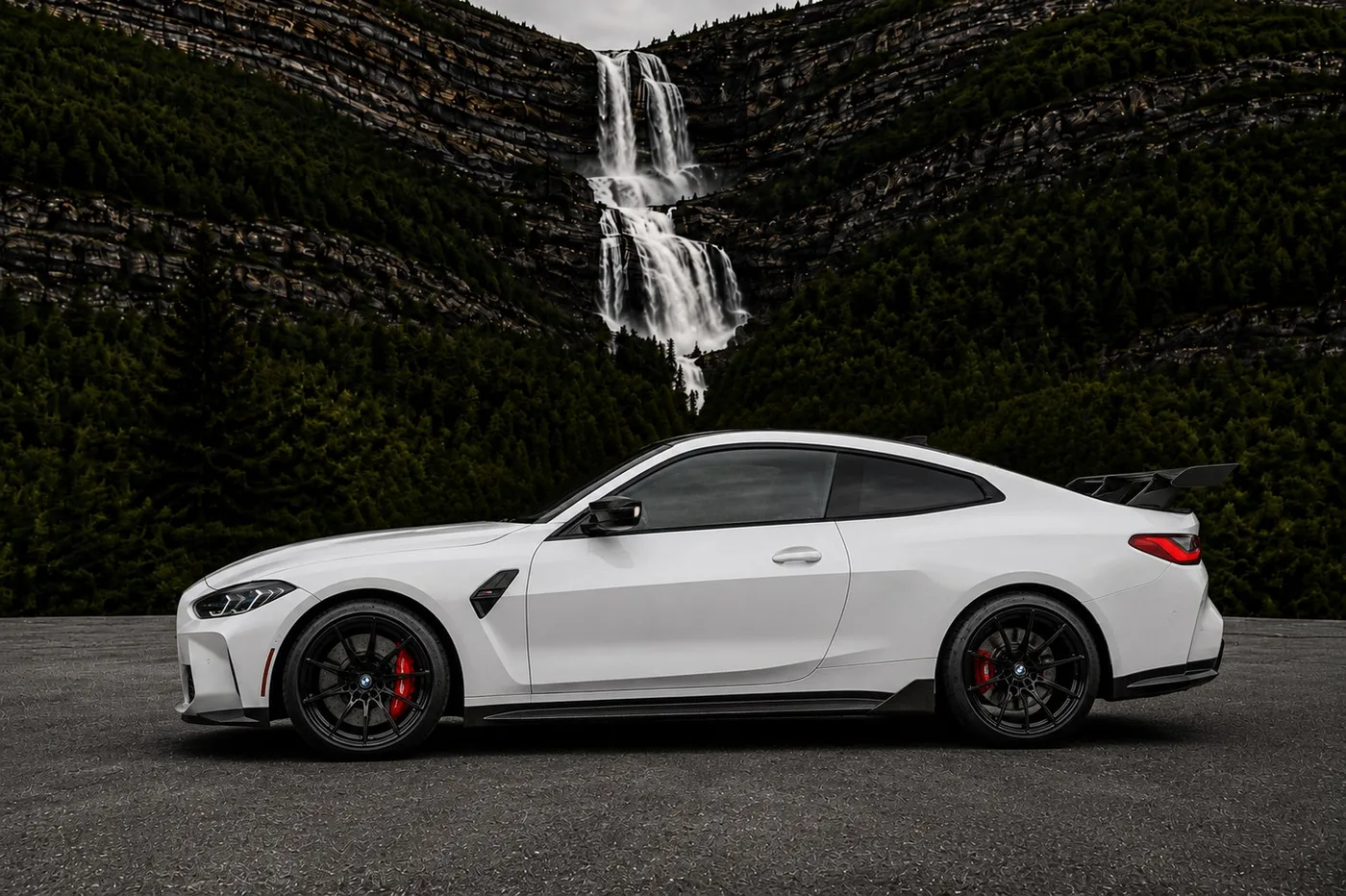 BMW M4 Competition X Drive - View 3