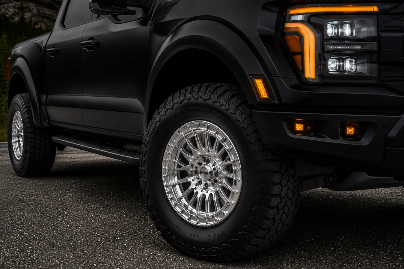 Ford F150 Raptor R - View 6