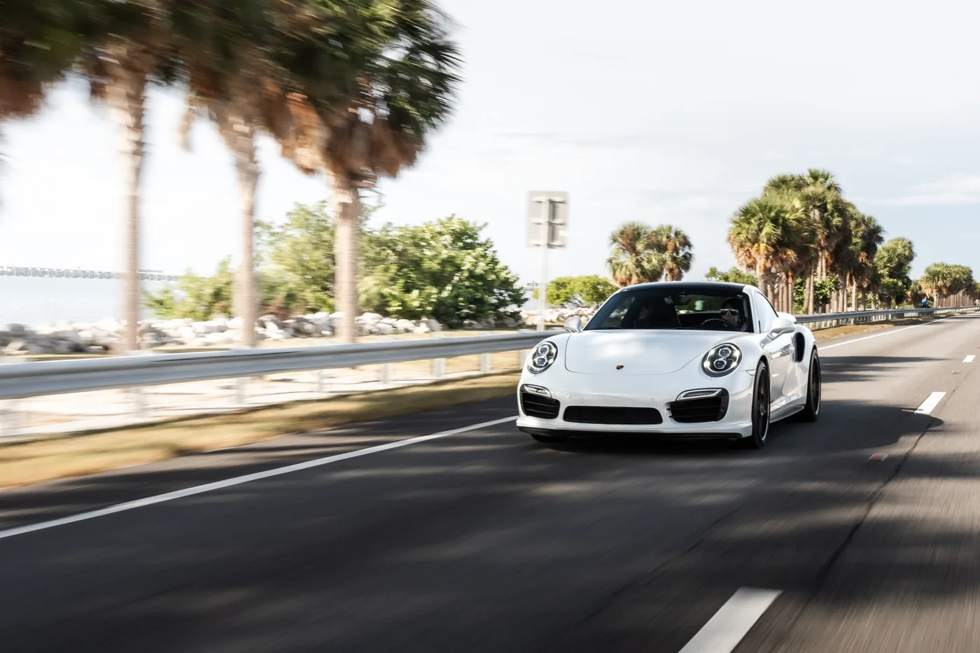 Porsche 911 Turbo S 991.1 - View 7