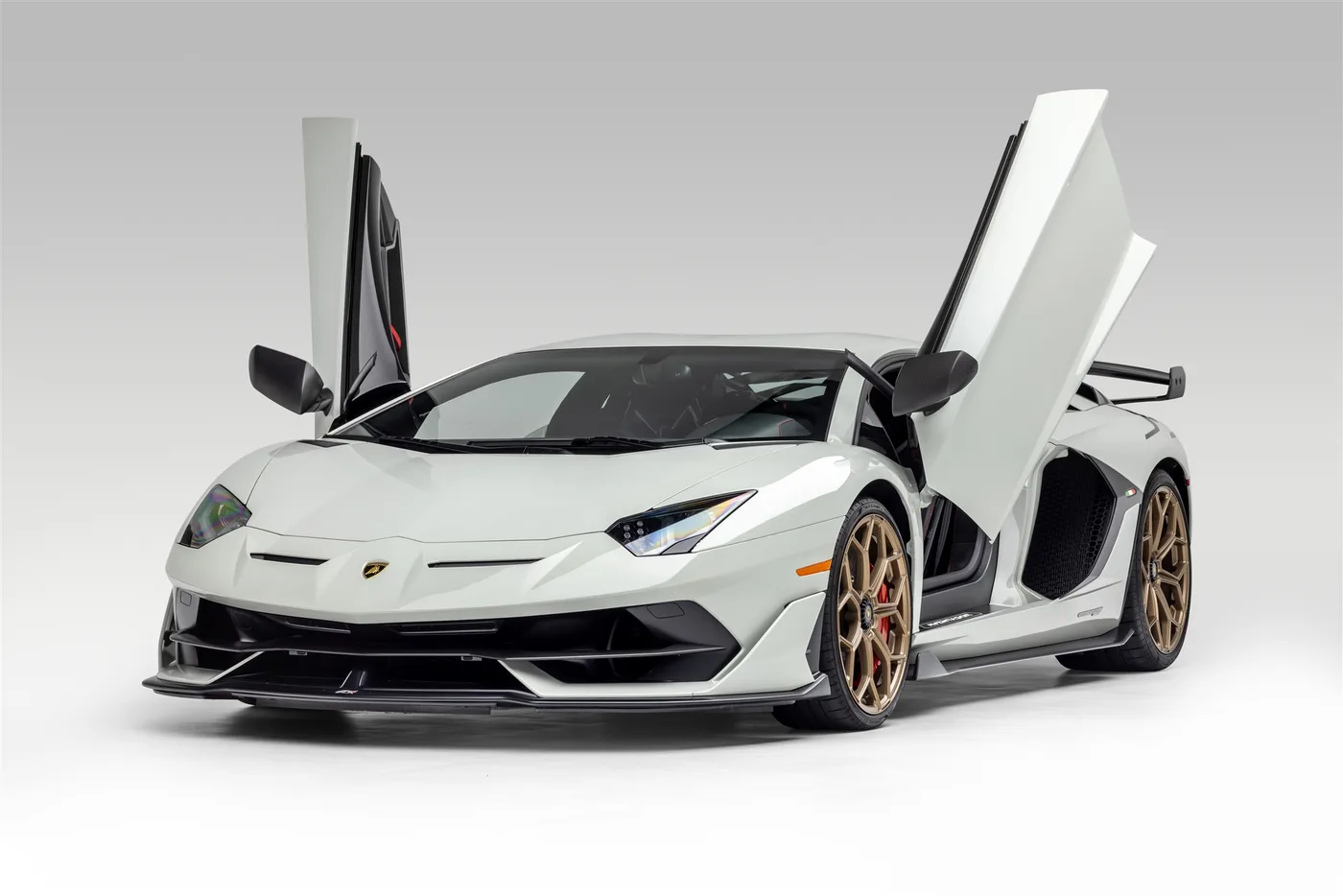 2020 Lamborghini Aventador SVJ - View 3