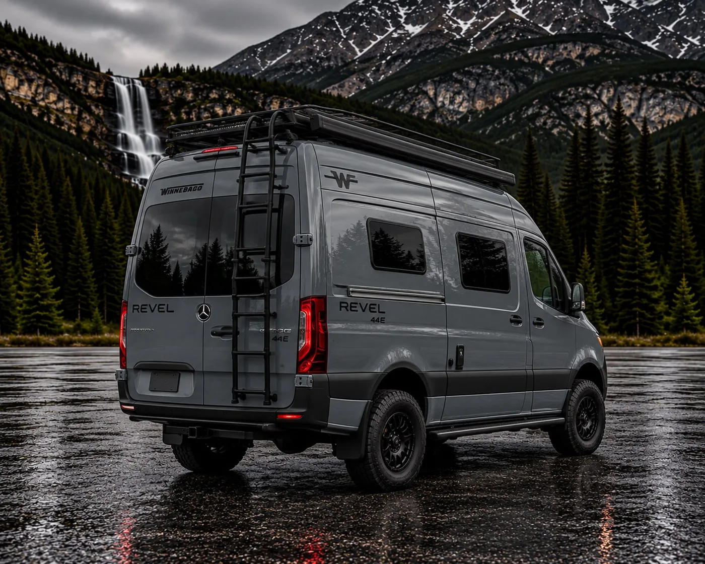 Mercedes-Benz Sprinter Winnebago Revel 4x4 - View 2