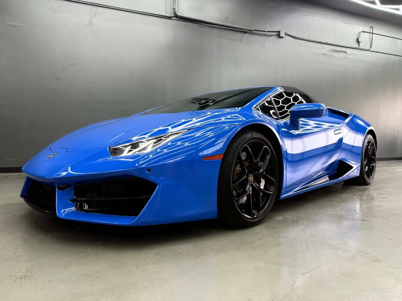 Lamborghini Huracan Spider - View 5