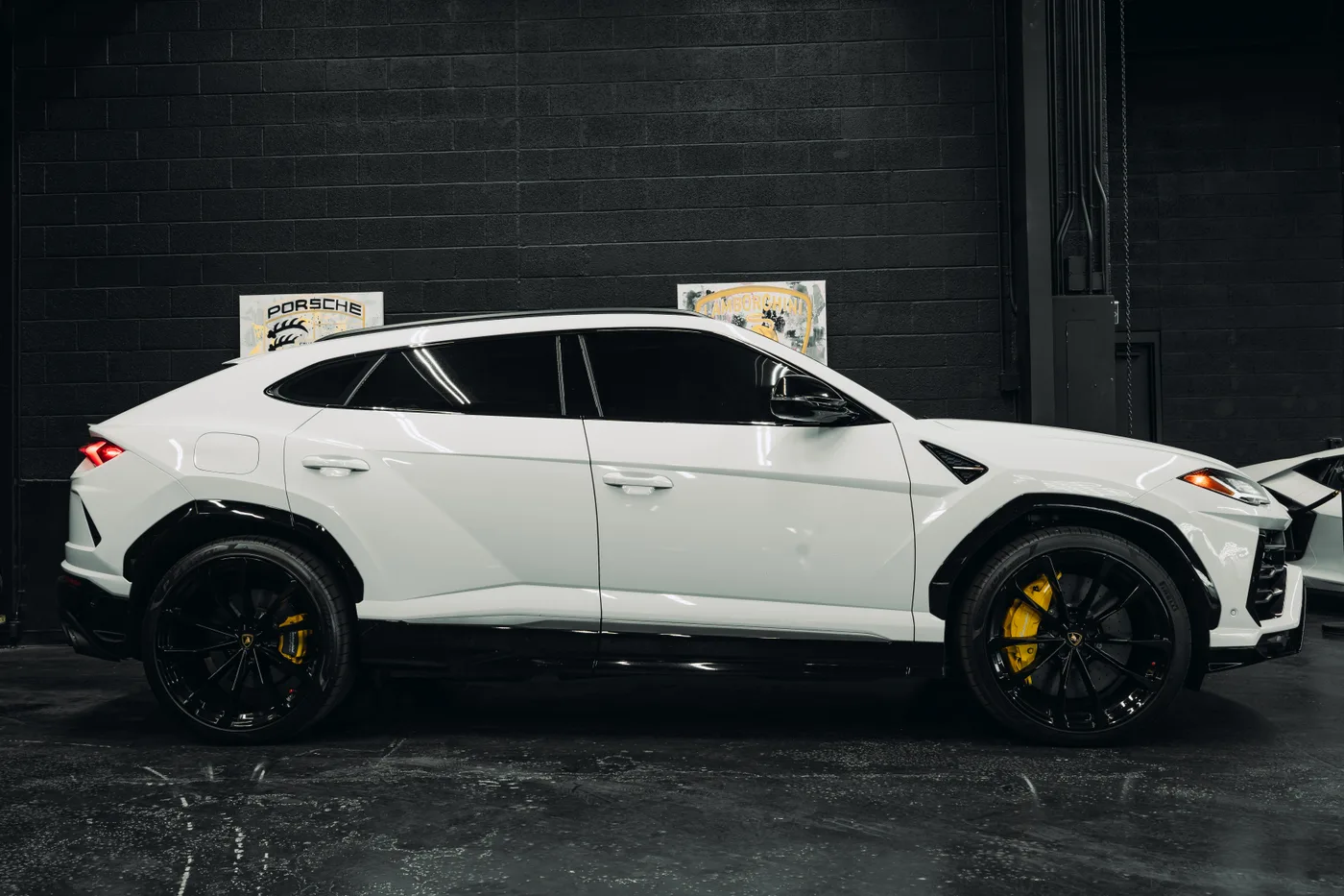 Lamborghini Urus - View 2