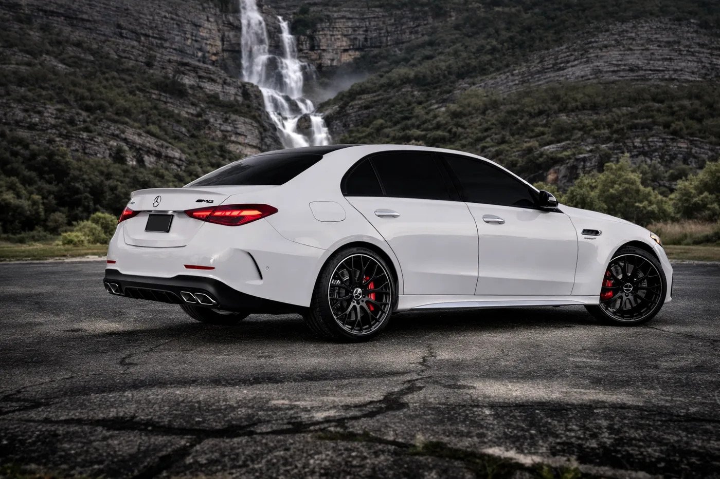 Mercedes-Benz C63 AMG E Performance AWD - View 5