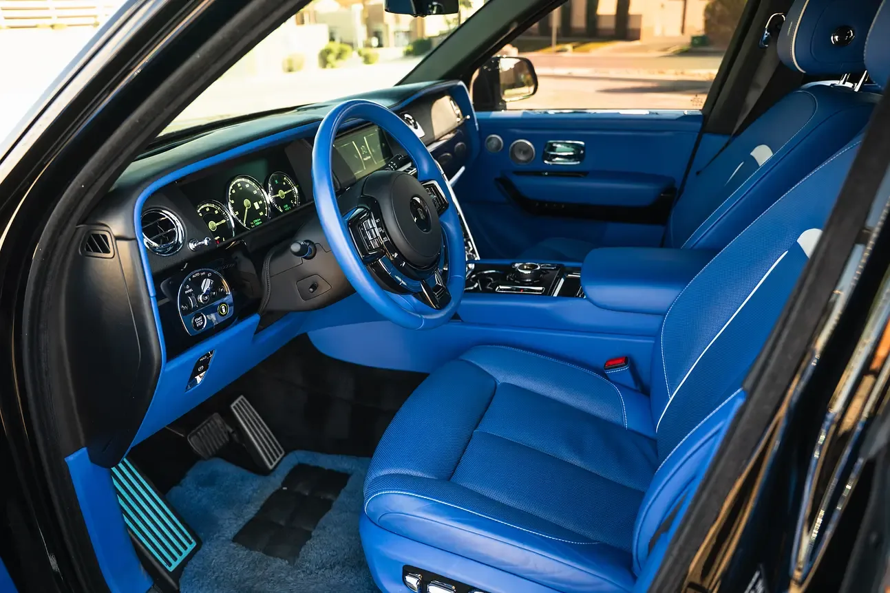 Rolls Royce Cullinan Black - View 10