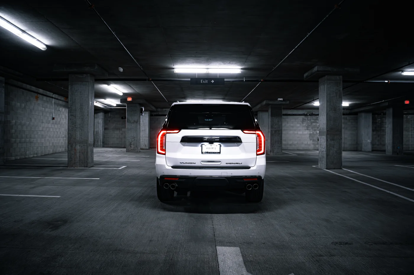 GMC Yukon Denali - View 5