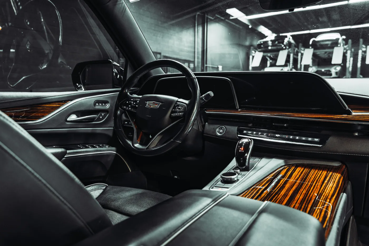 Cadillac Escalade - View 4