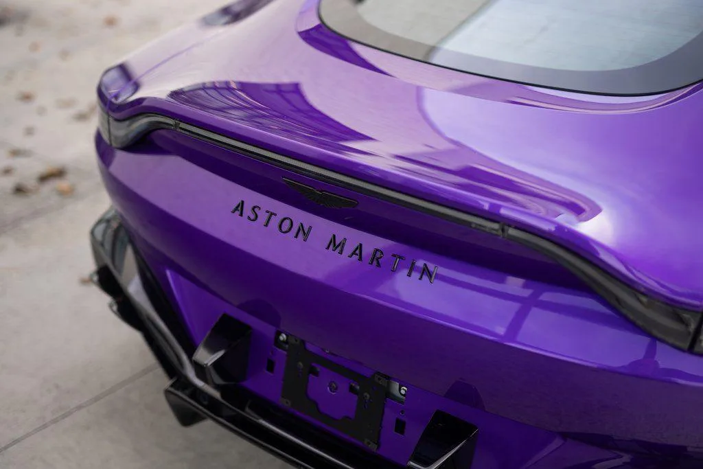 Aston Martin Vantage - View 5