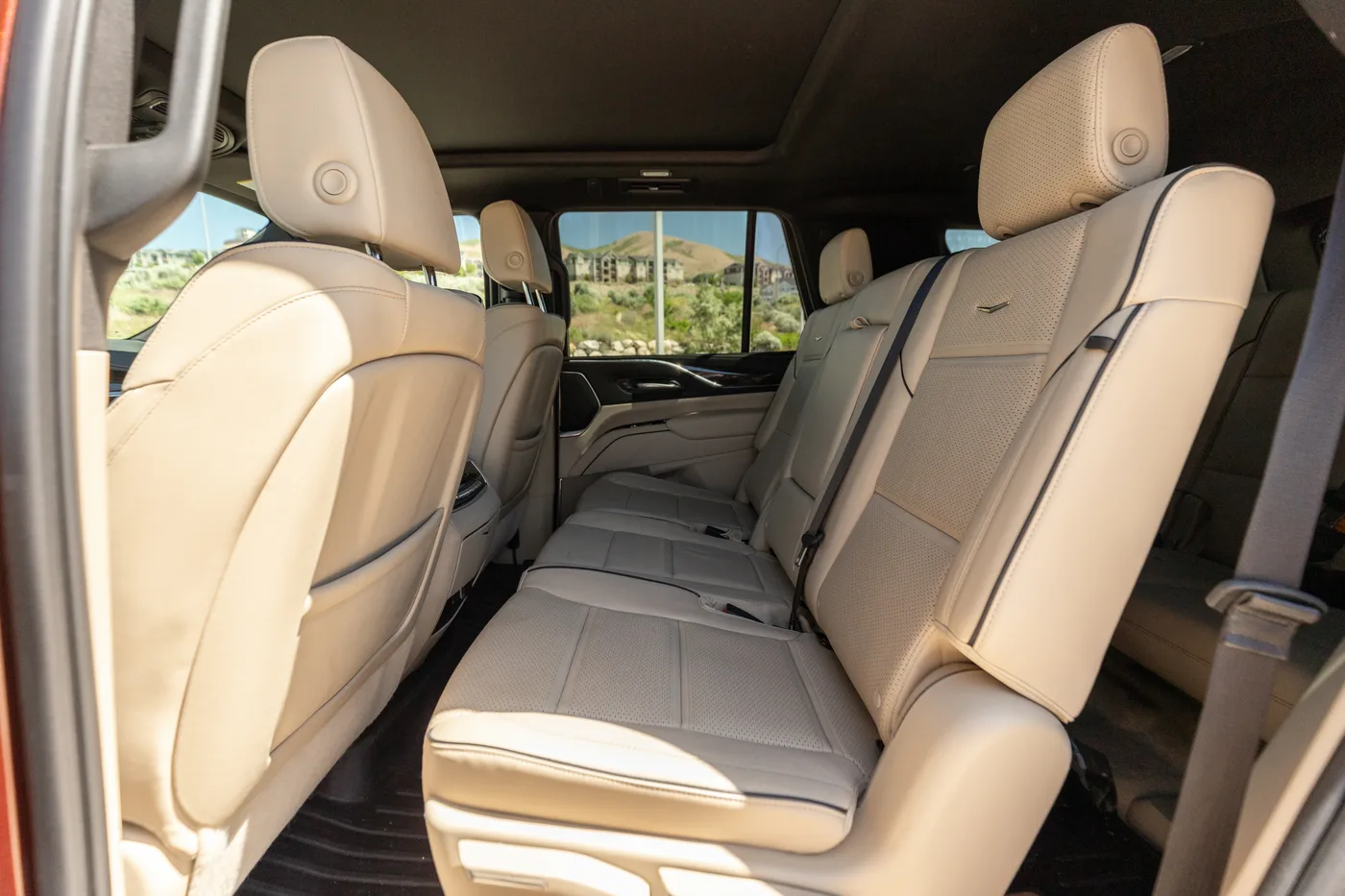 Cadillac Escalade - View 8