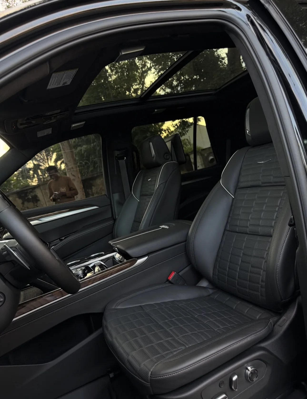 Cadillac Escalade 7-Seats - View 5