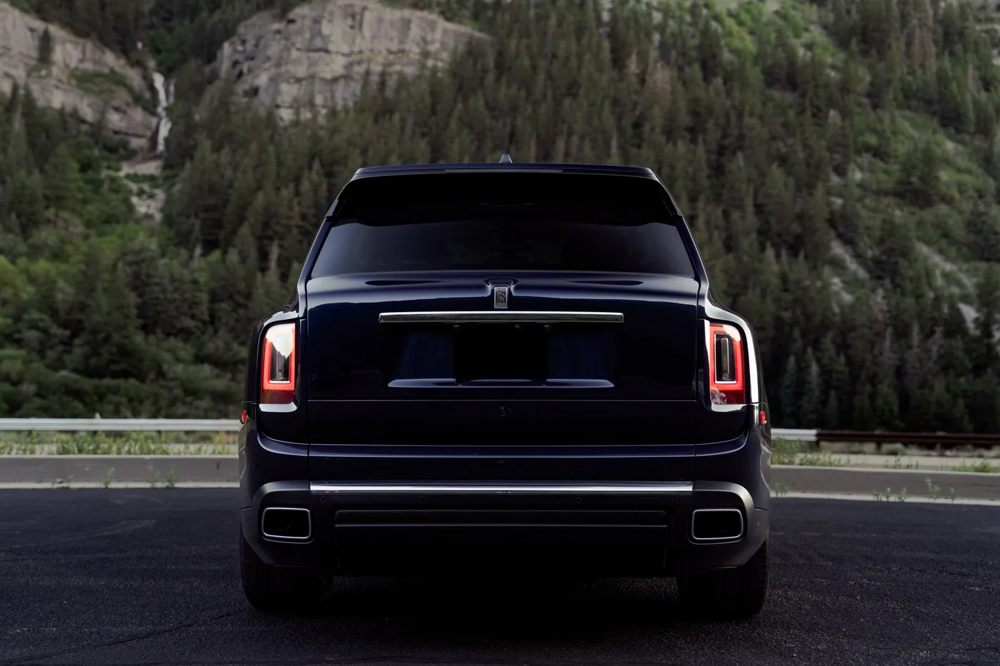 Rolls Royce Cullinan - View 2