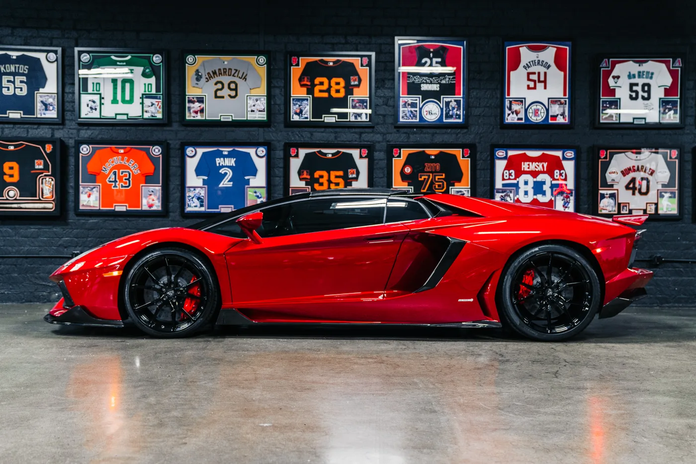 2015 Lamborghini Aventador LP700-4 Roadster - View 5