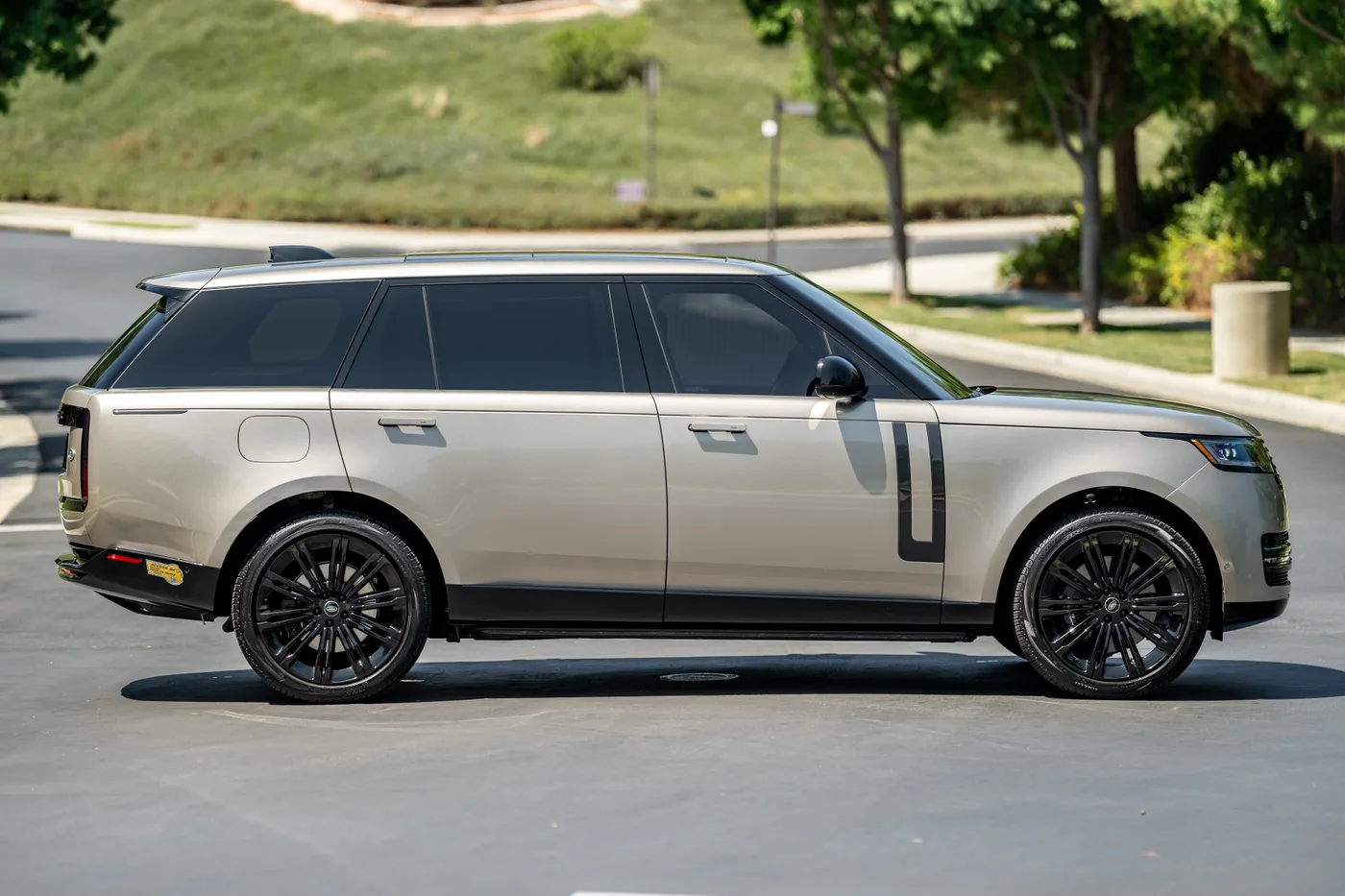 2023 Land Rover Range Rover SE P530 - View 4