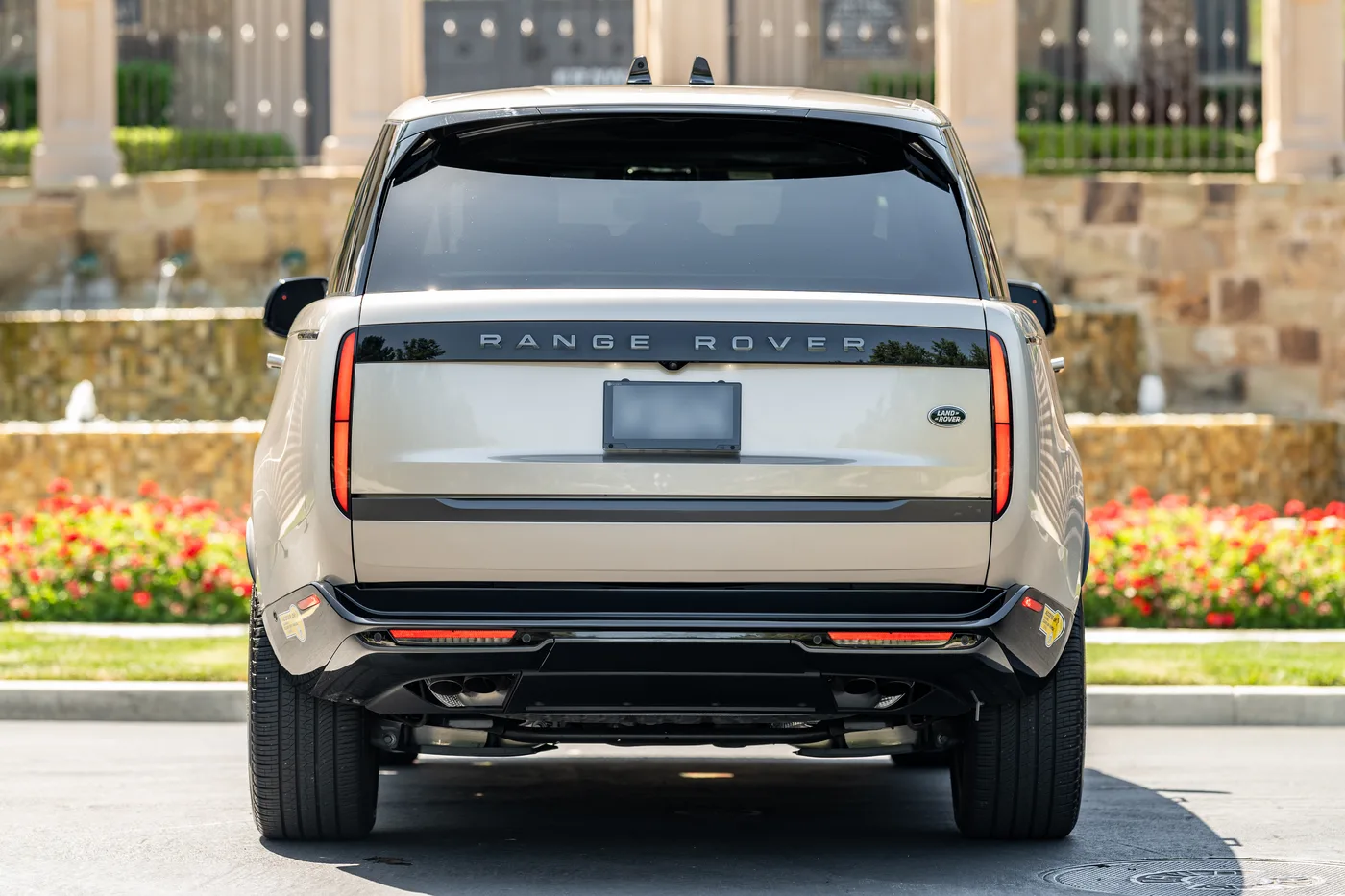 2023 Land Rover Range Rover SE P530 - View 6