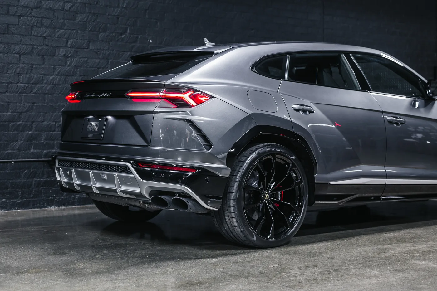 2019 Lamborghini Urus Base - View 5