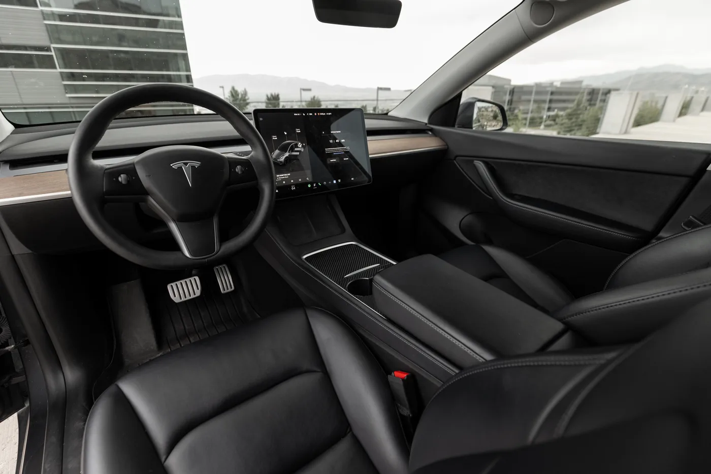 Tesla Model Y - View 5