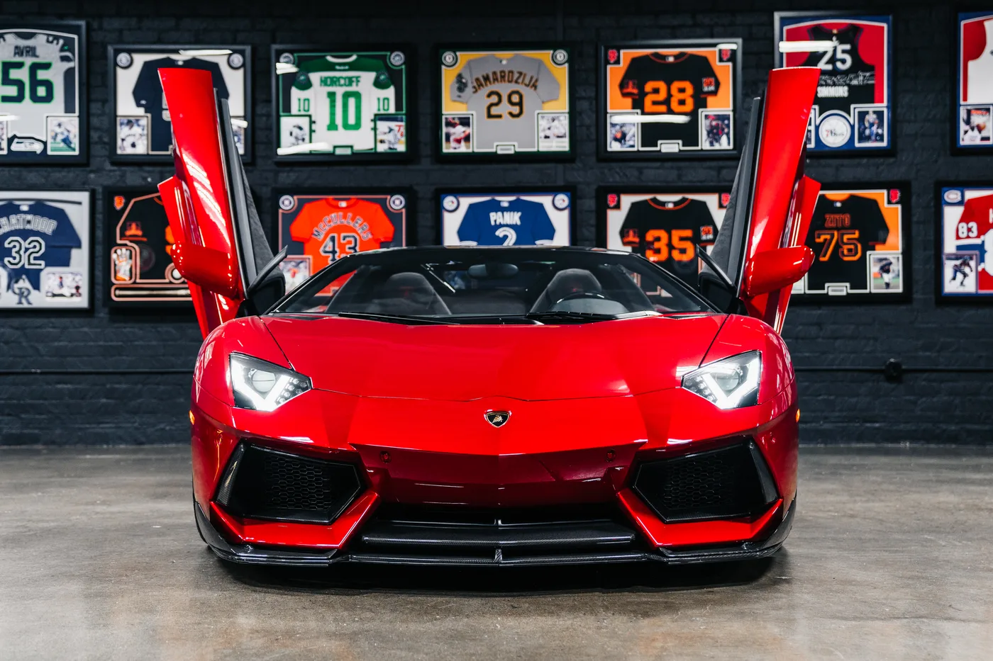 2015 Lamborghini Aventador LP700-4 Roadster - View 8