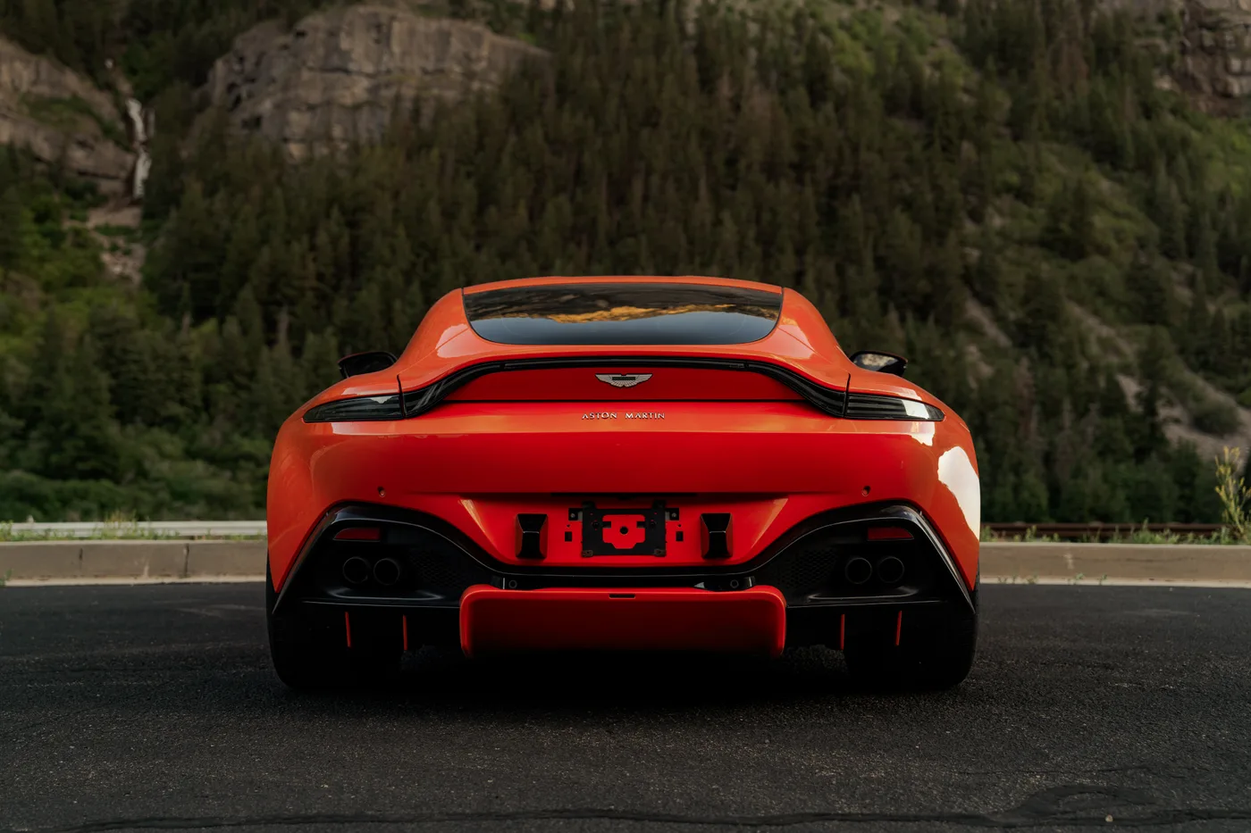 Aston Martin Vantage - View 10