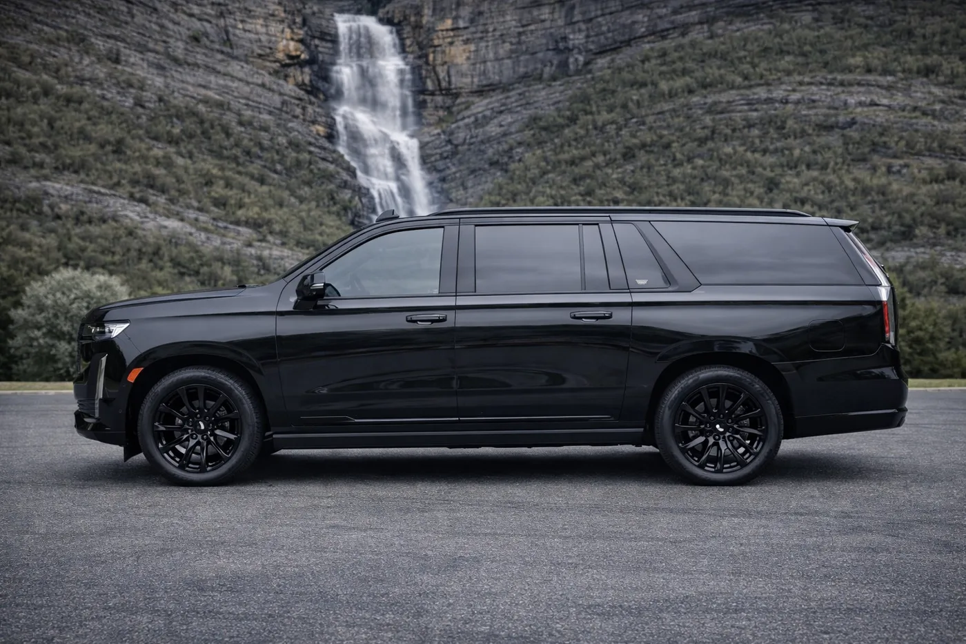 Cadillac Escalade ESV Platinum - View 2