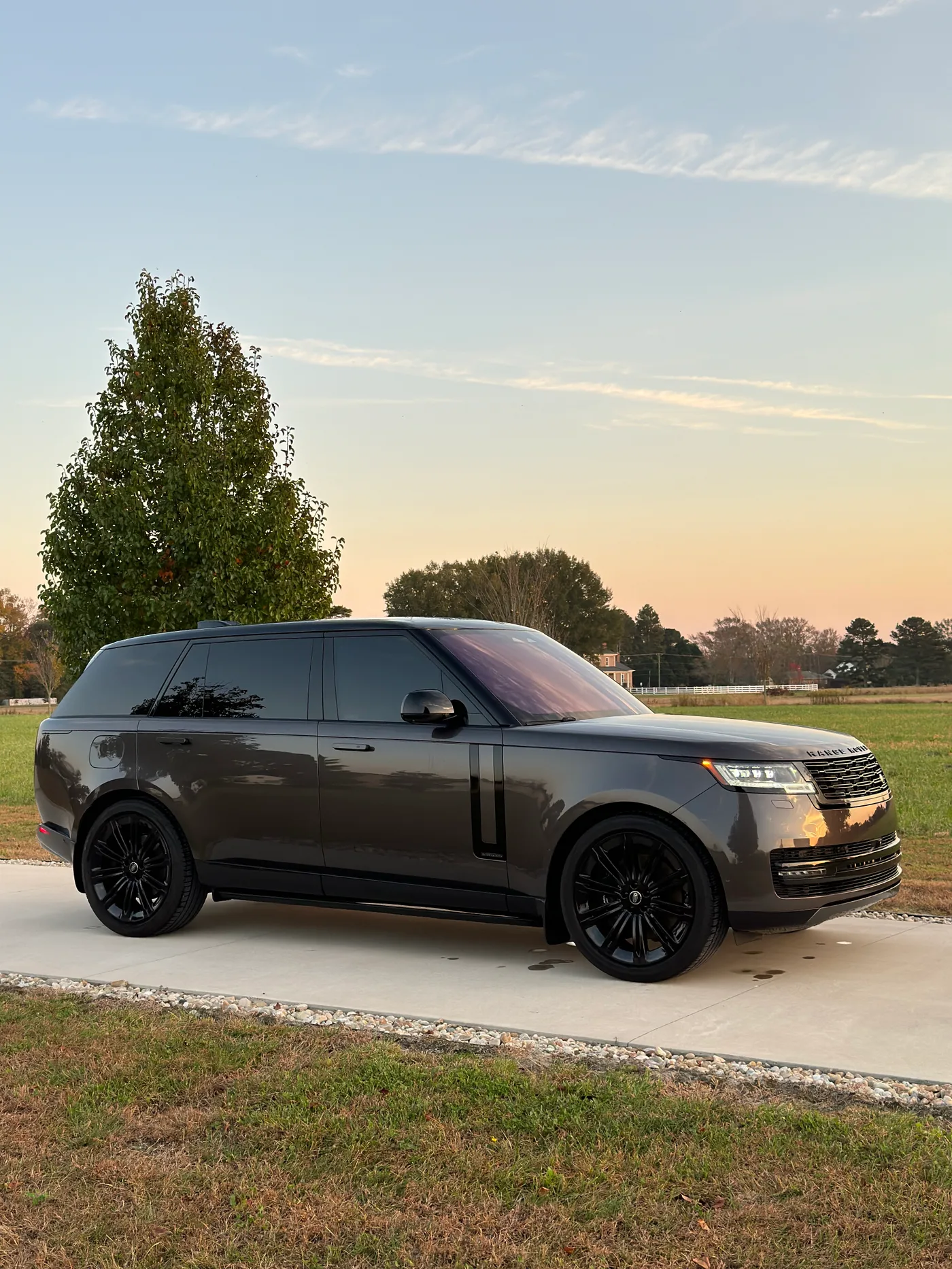 2023 Land Rover Range Rover Autobiography - View 3