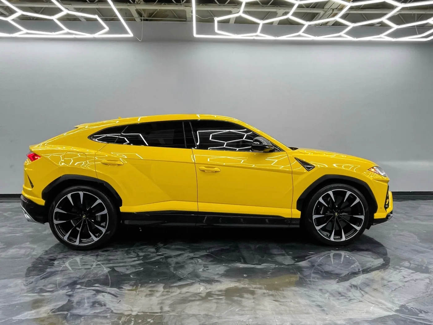 Urus Yellow - View 4