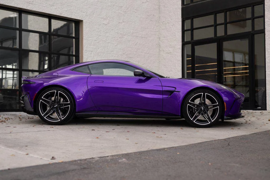 Aston Martin Vantage - View 4