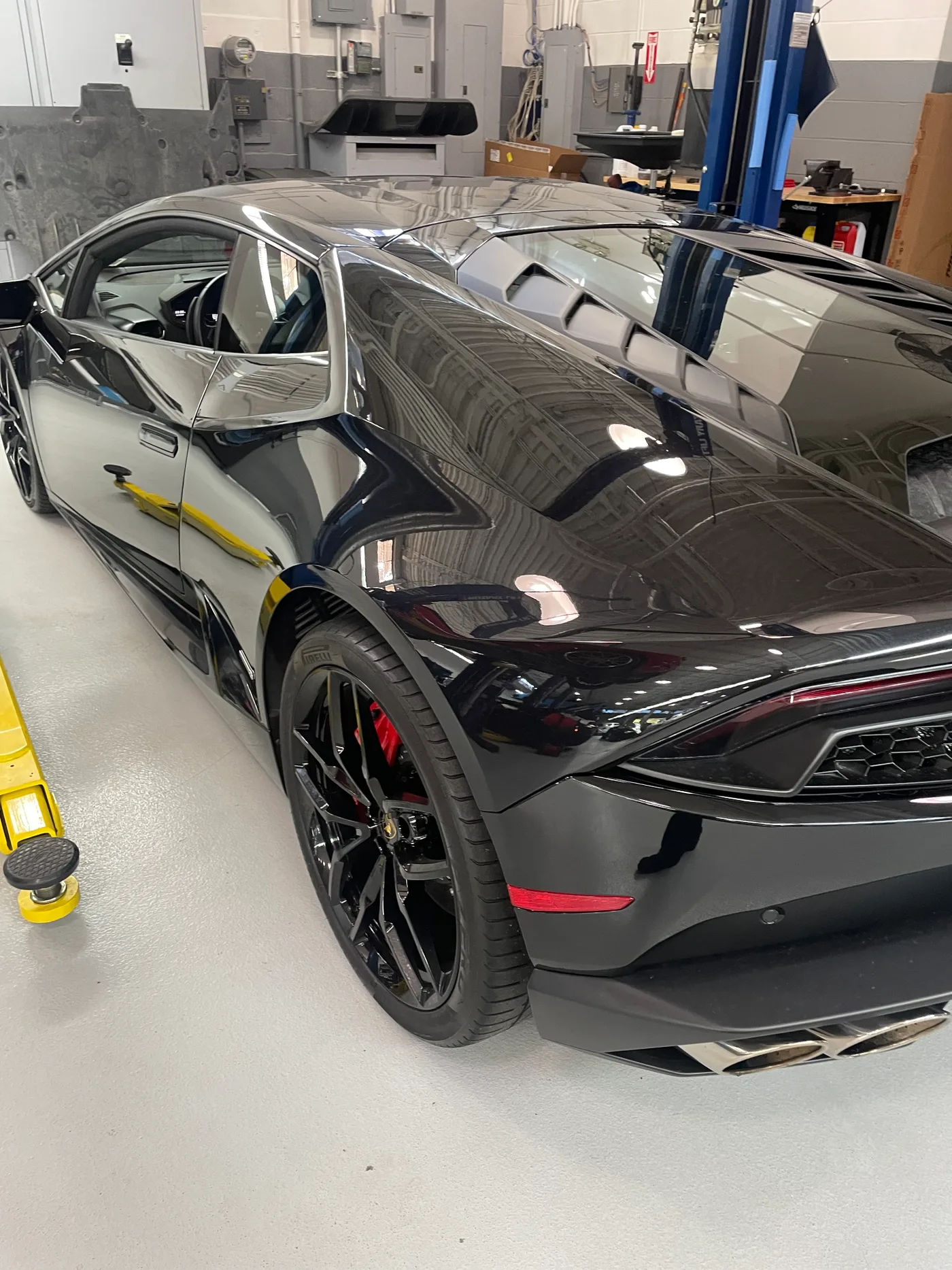 2015 Lamborghini Huracan LP610-4 - View 9