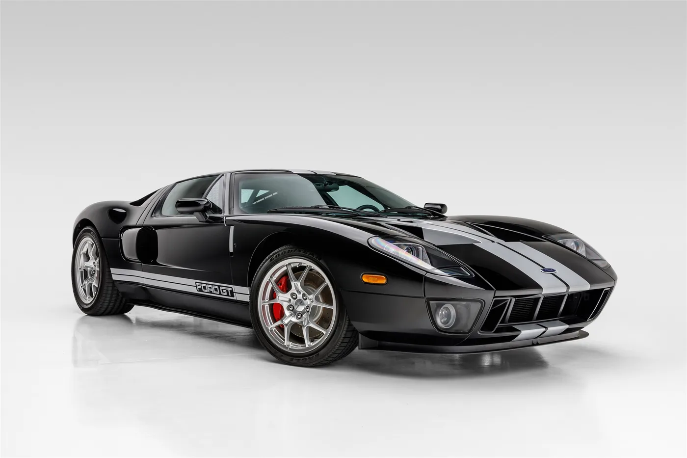 2006 Ford GT Base S/C - View 3