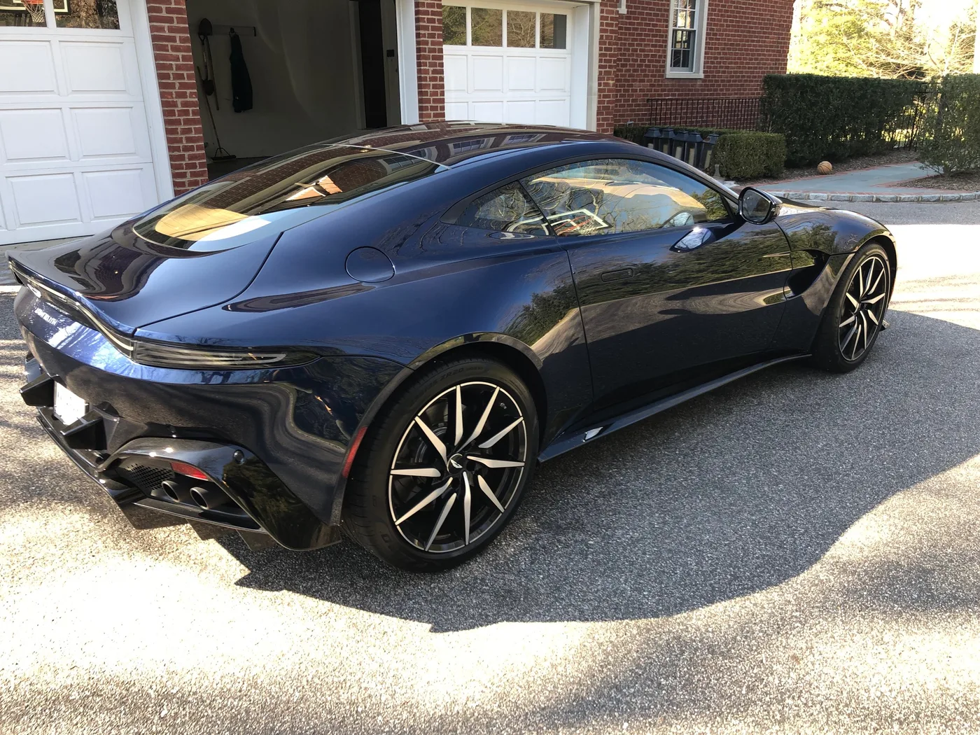 2020 Aston Martin Vantage Base - View 5