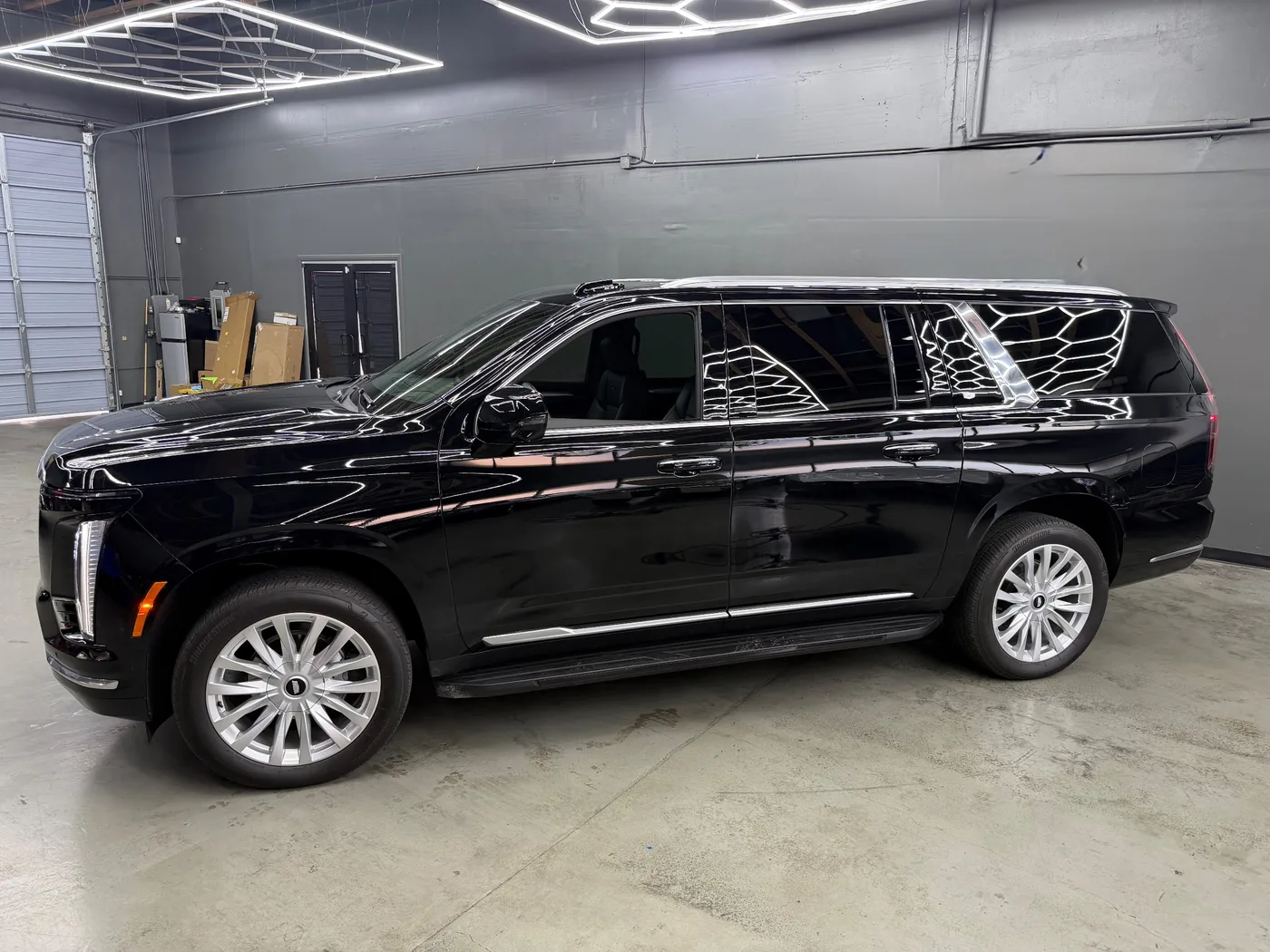 Cadilaic Escalade ESV - View 2