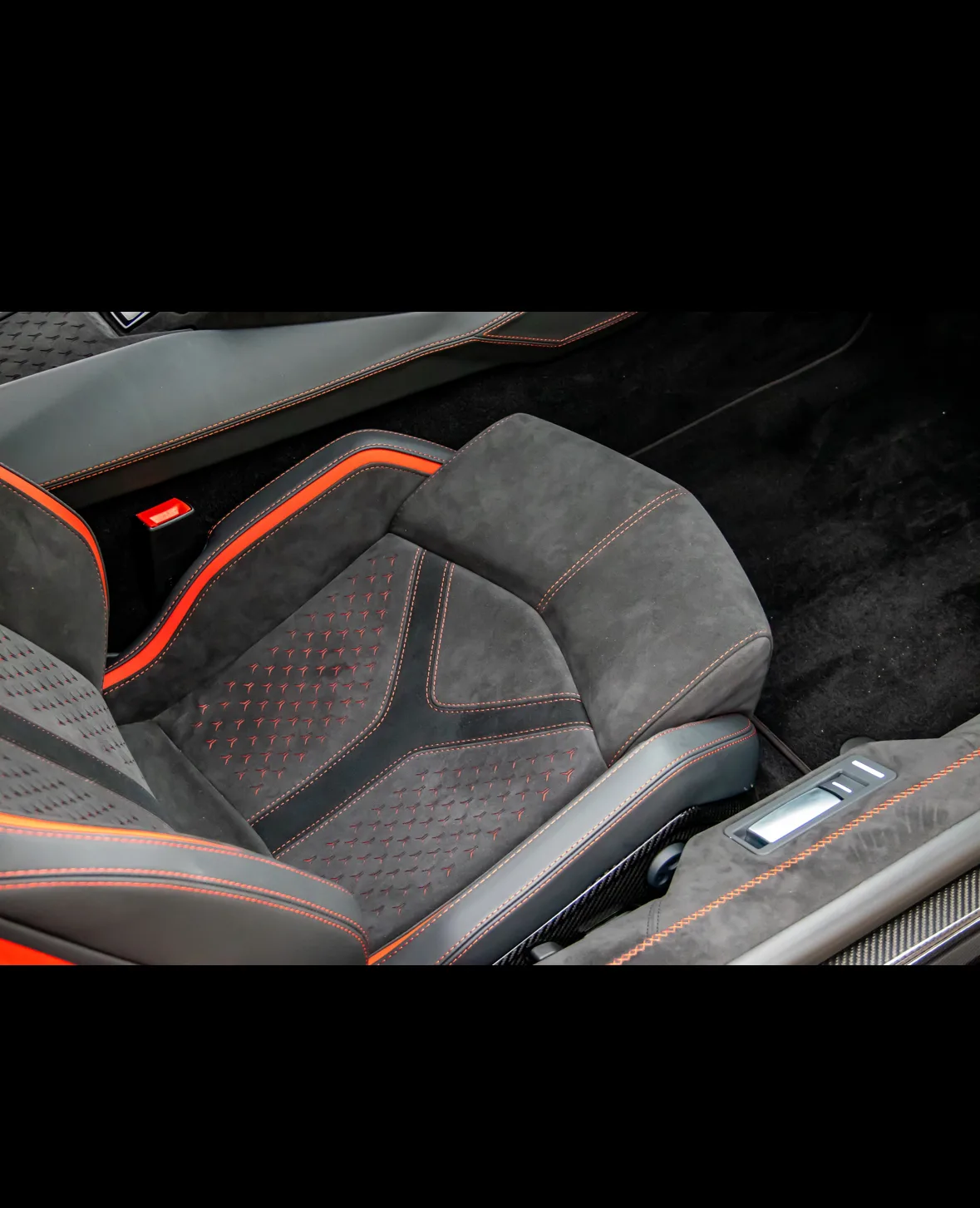 2022 Lamborghini Aventador Ultimae Roadster - View 9