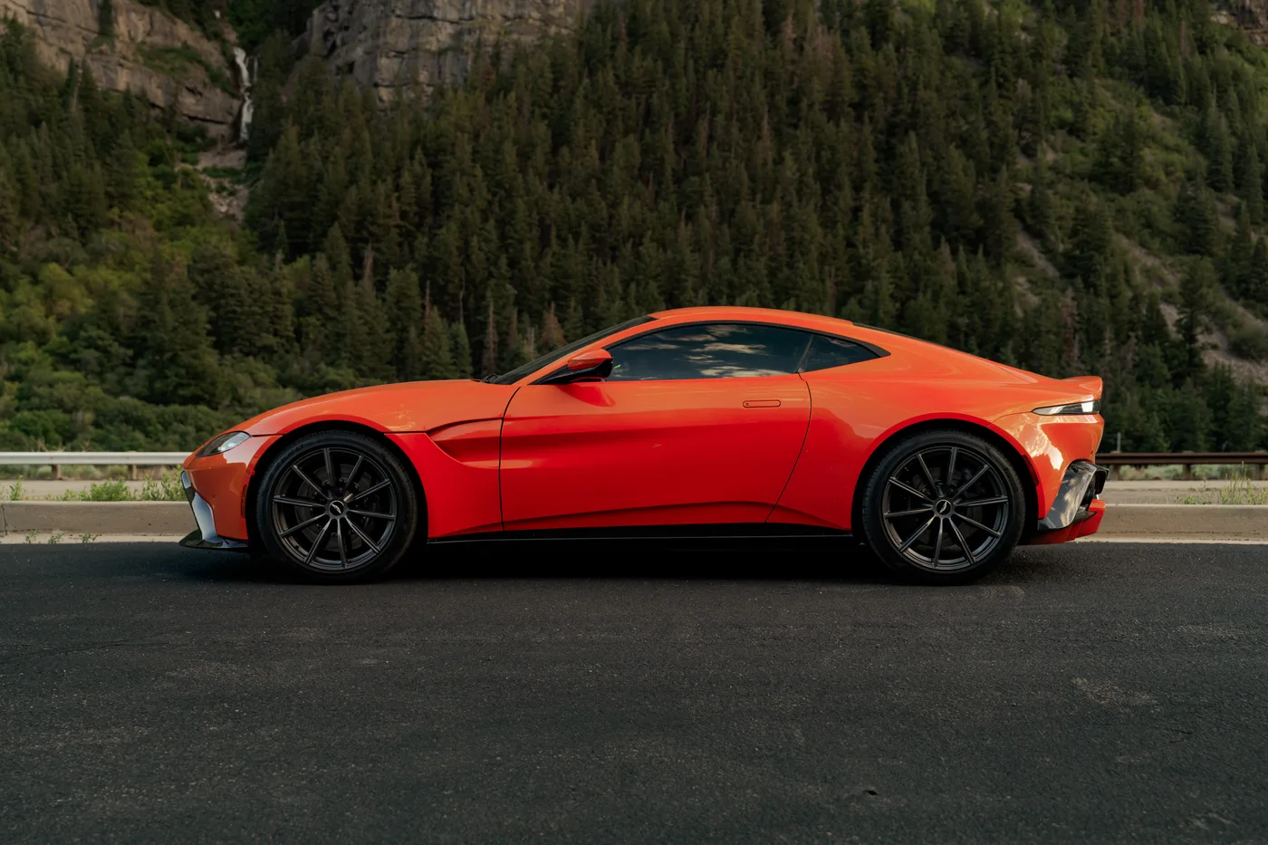 Aston Martin Vantage - View 3