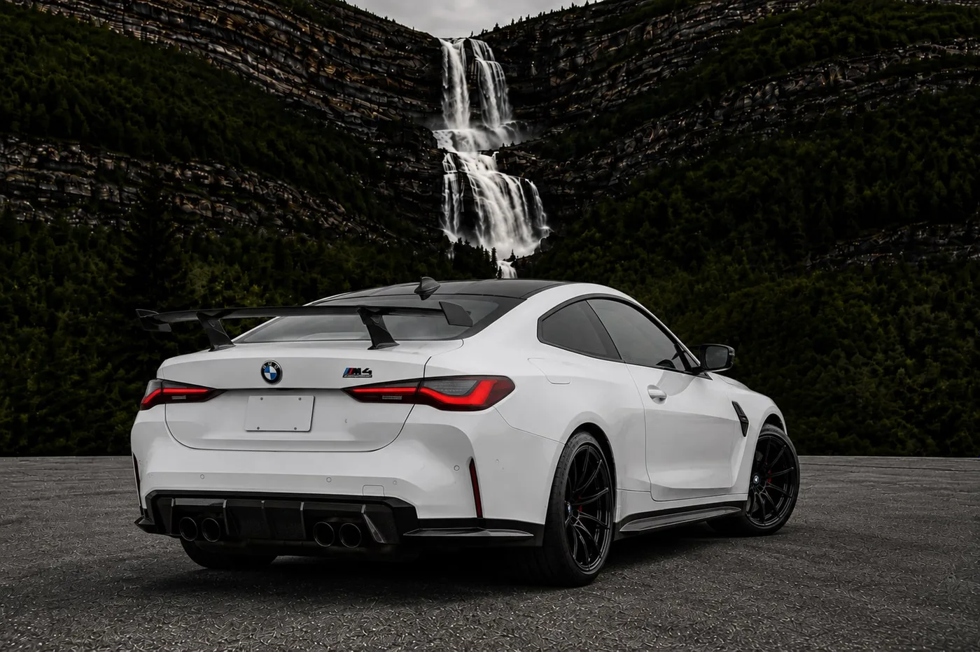BMW M4 Competition X Drive - View 5