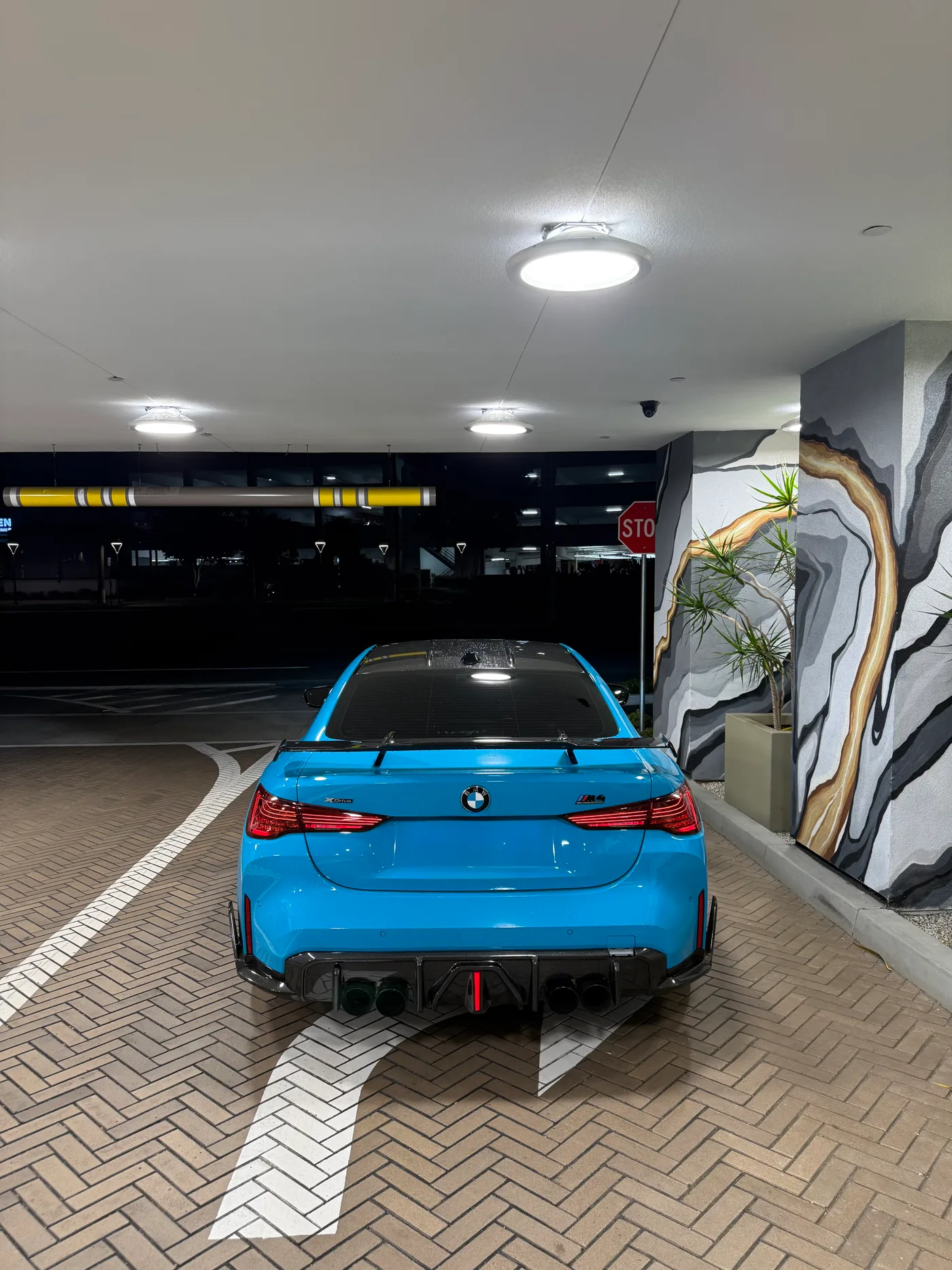 BMW M4 Comp XDrive - View 4