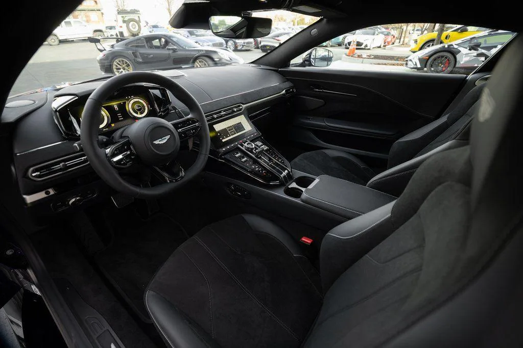Aston Martin Vantage - View 10
