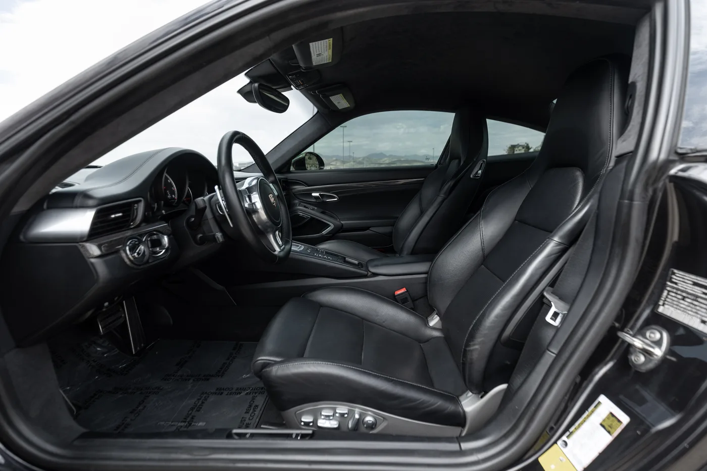 Porsche 911 Turbo S - View 4