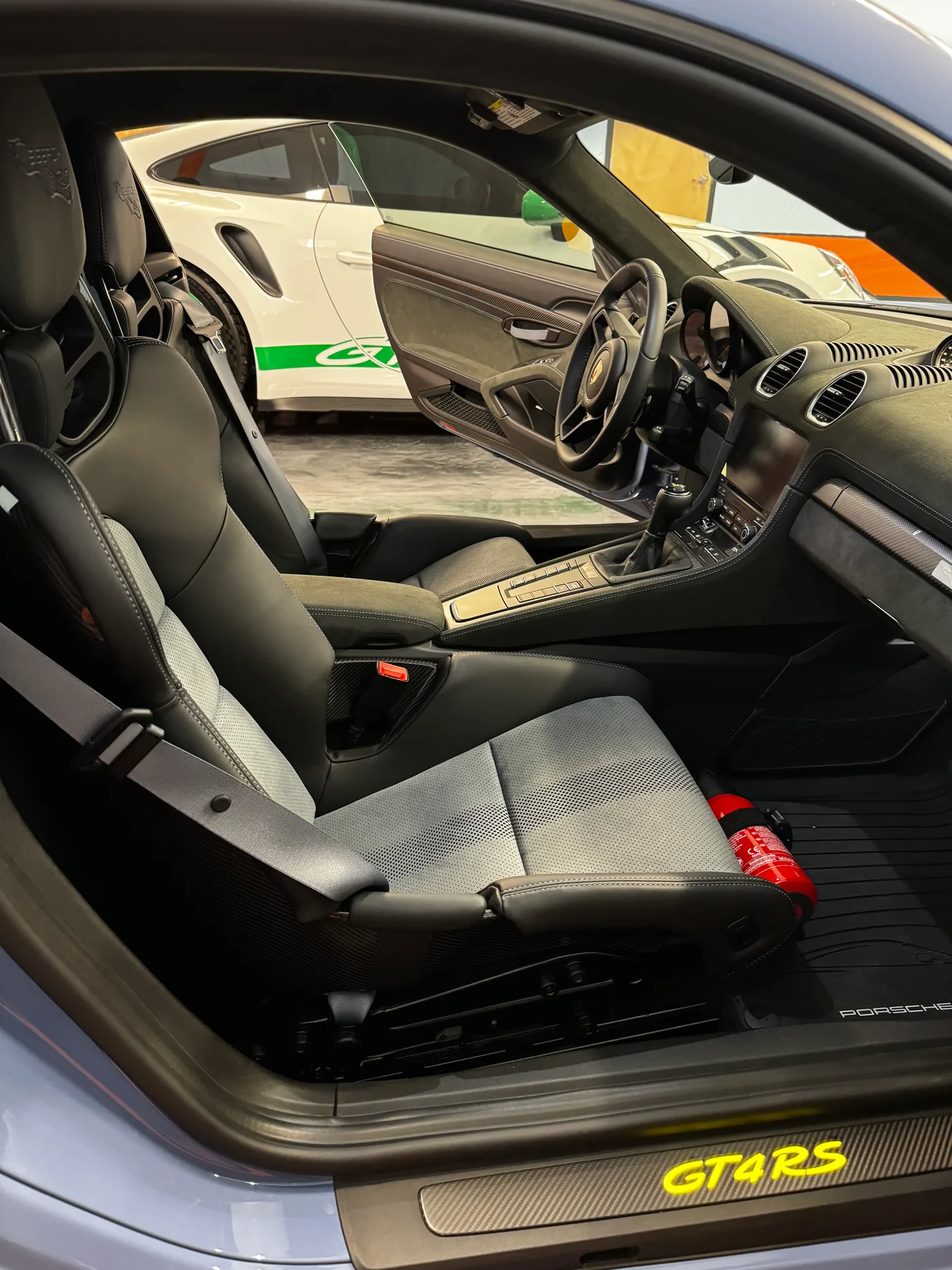 2023 Porsche GT4 RS - View 10