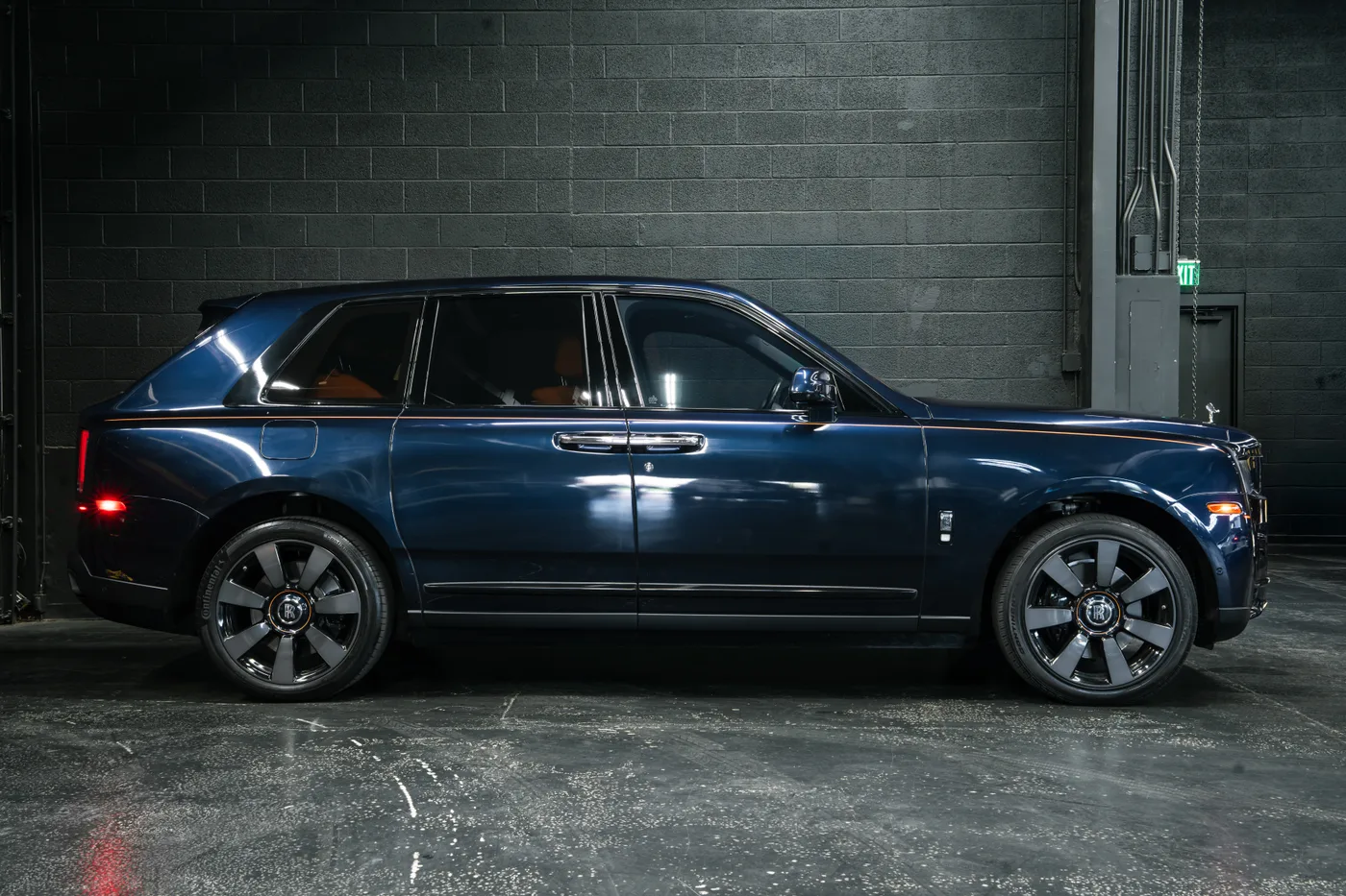 Rolls Royce Cullinan - View 2