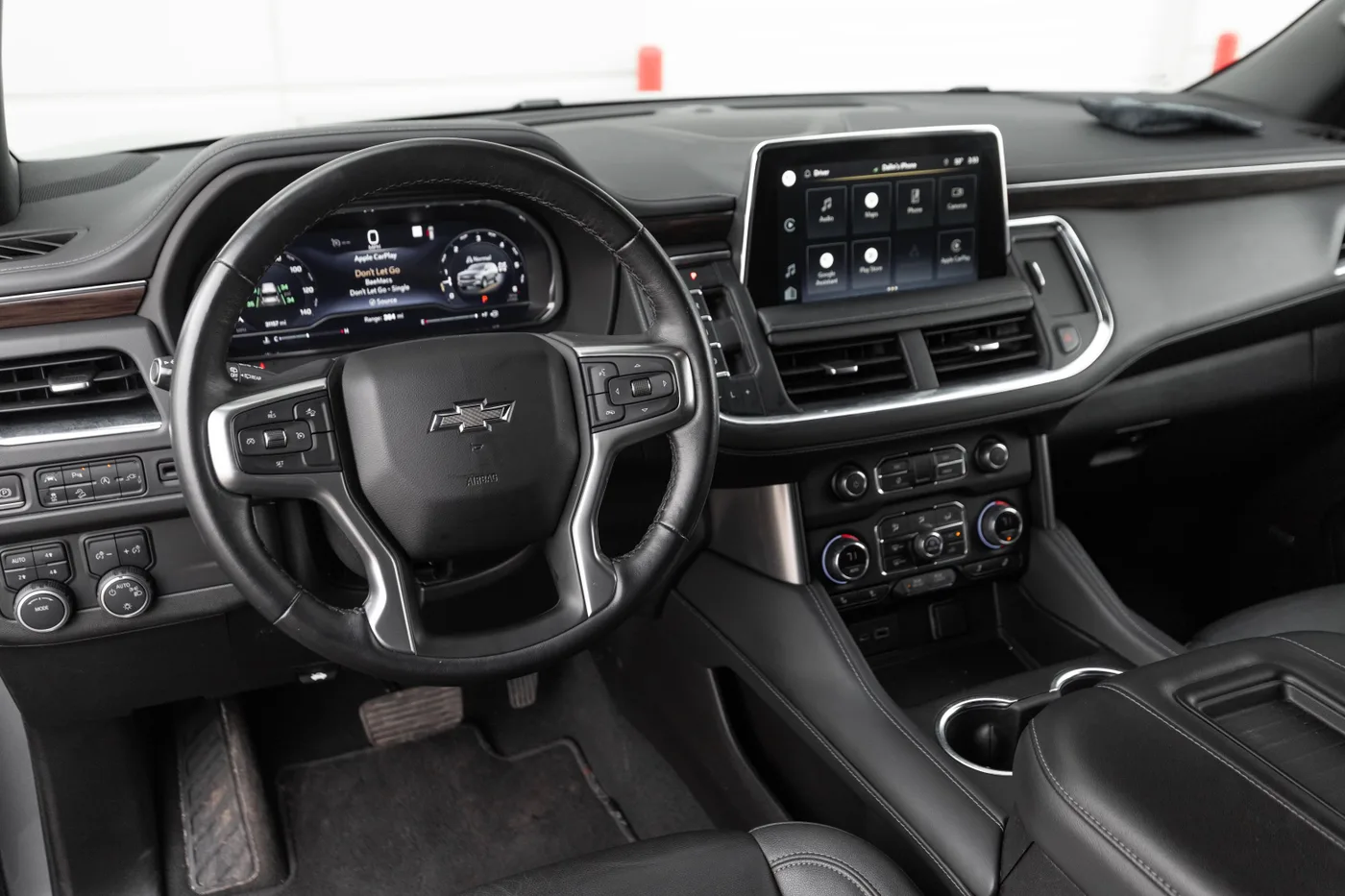 Chevrolet Suburban 8-Seater - View 6