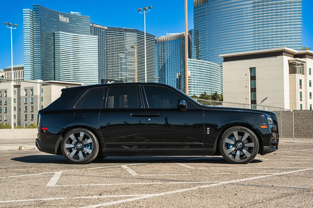Rolls Royce Cullinan Black - View 5