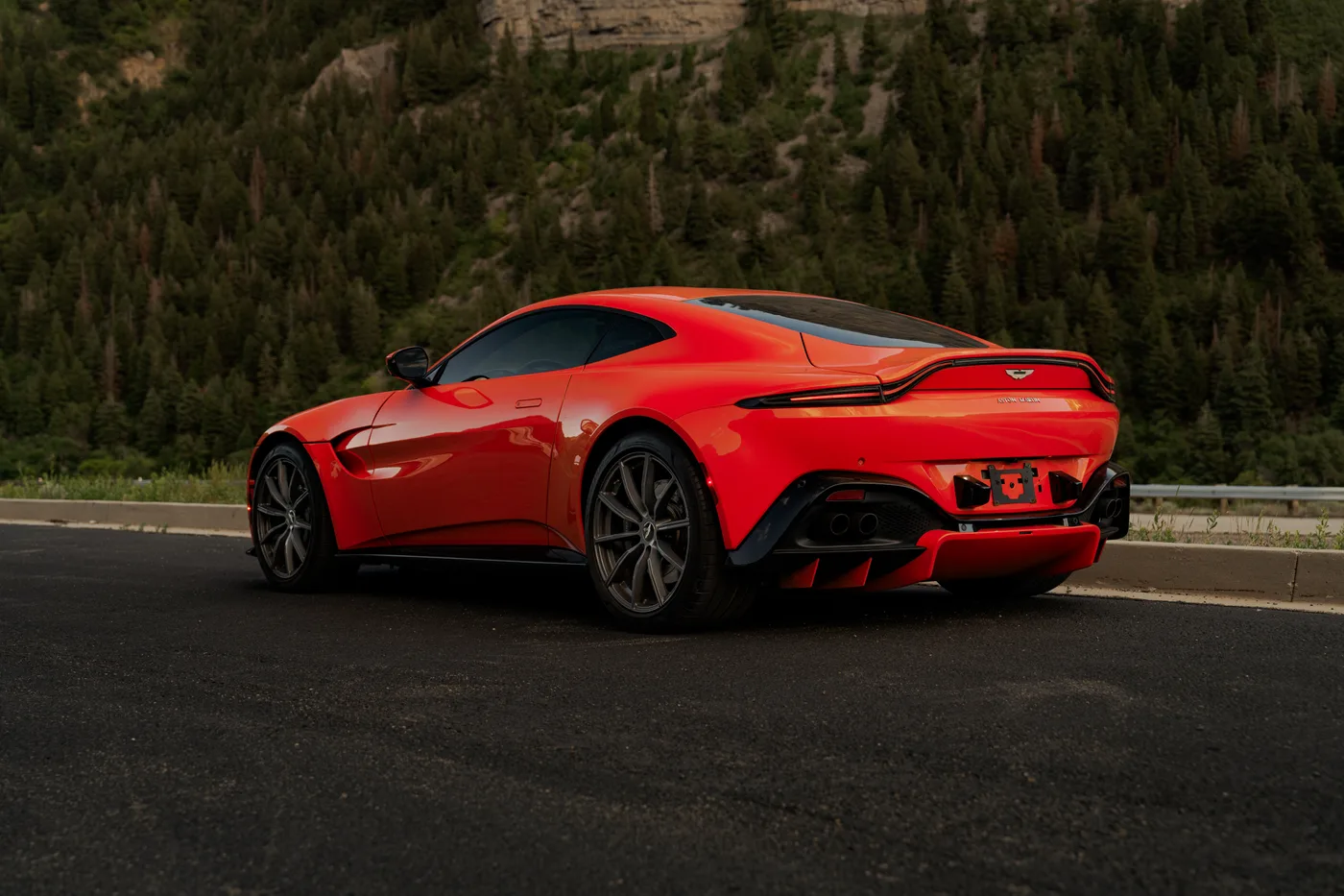 Aston Martin Vantage - View 6