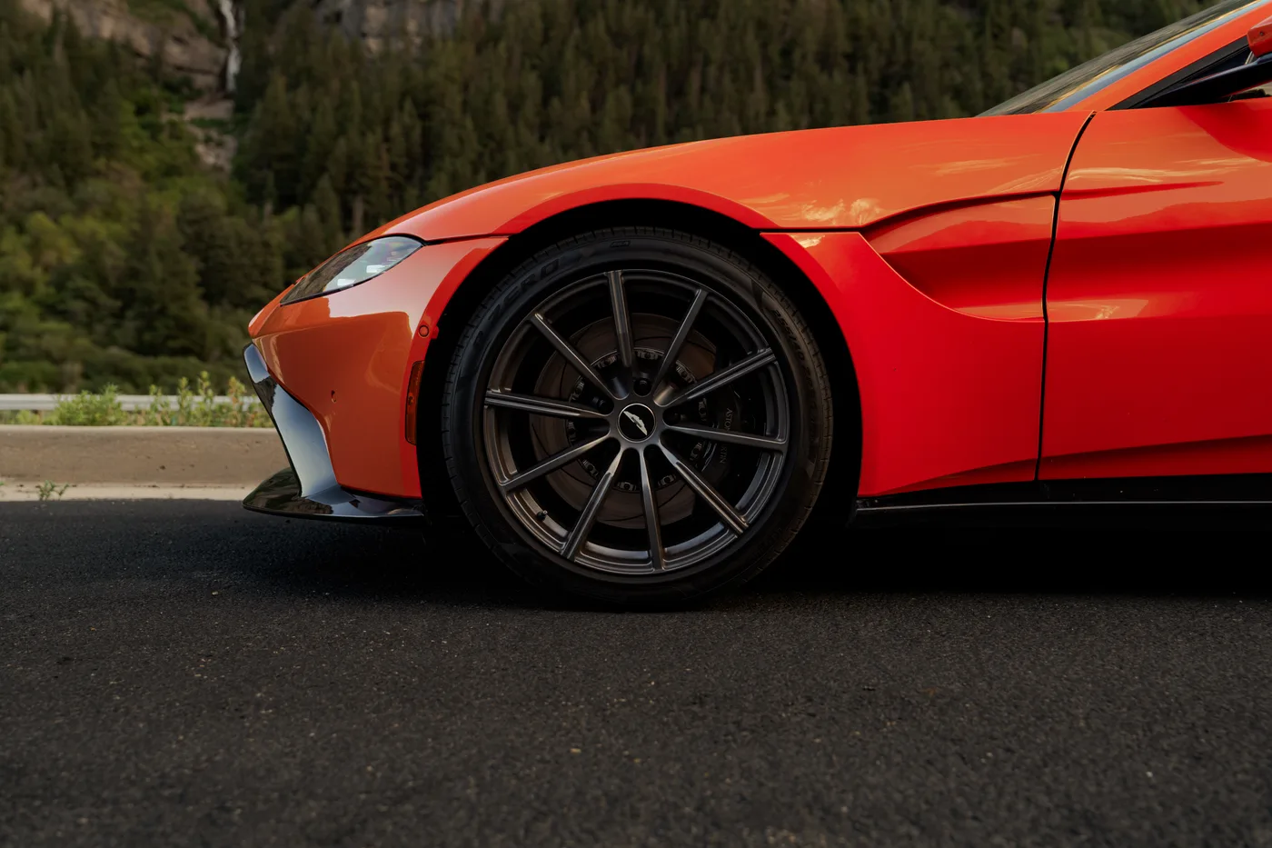 Aston Martin Vantage - View 4