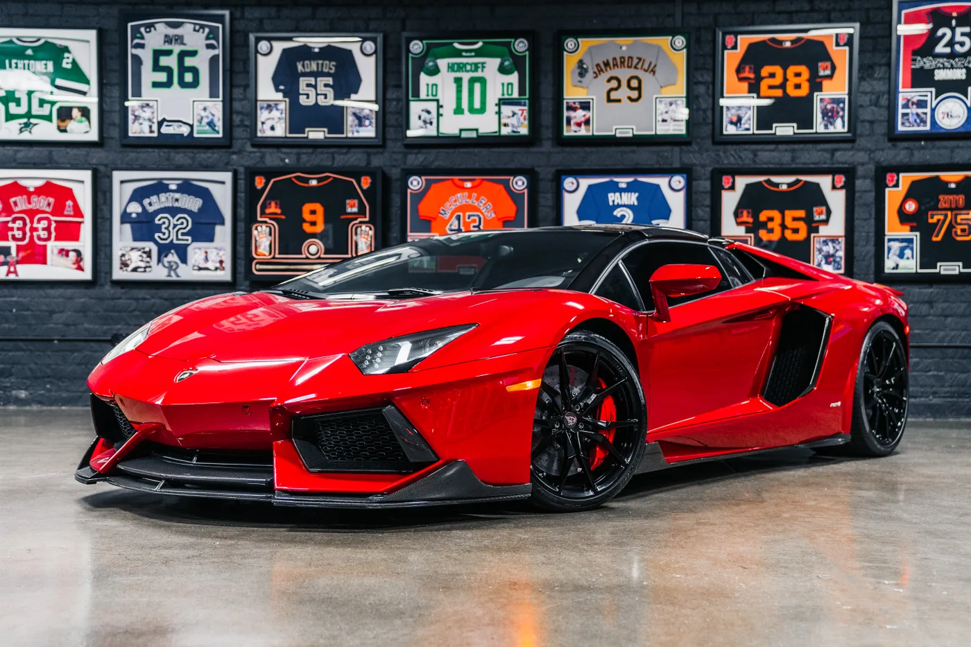 2015 Lamborghini Aventador LP700-4 Roadster - View 2