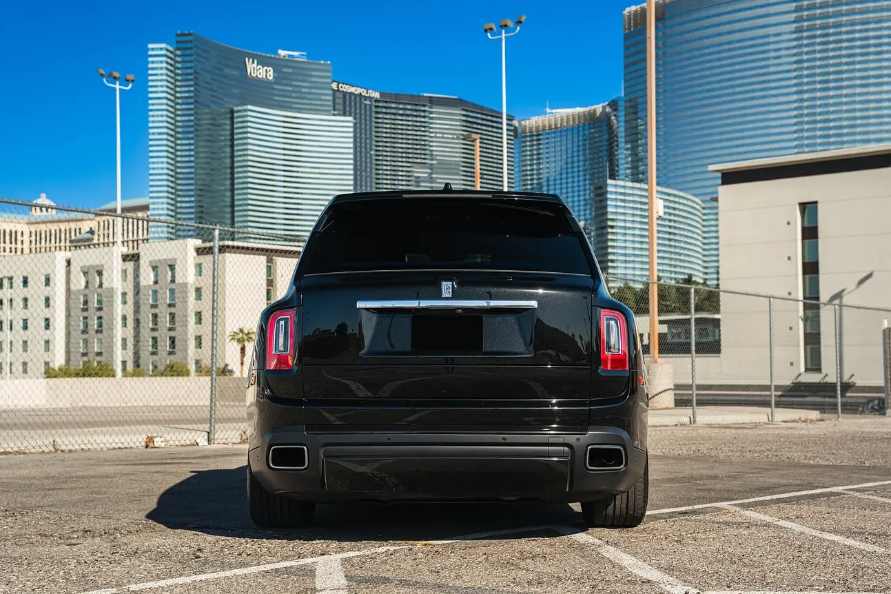Rolls Royce Cullinan Black - View 8