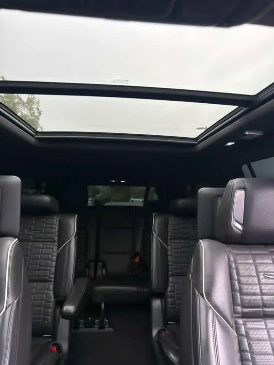 Cadillac Escalade 7-seater - View 5