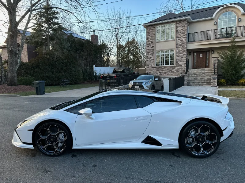 2023 Lamborghini Huracan Tecnica