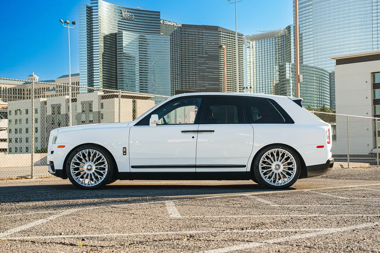 White Rolls Royce Black Badge - View 4