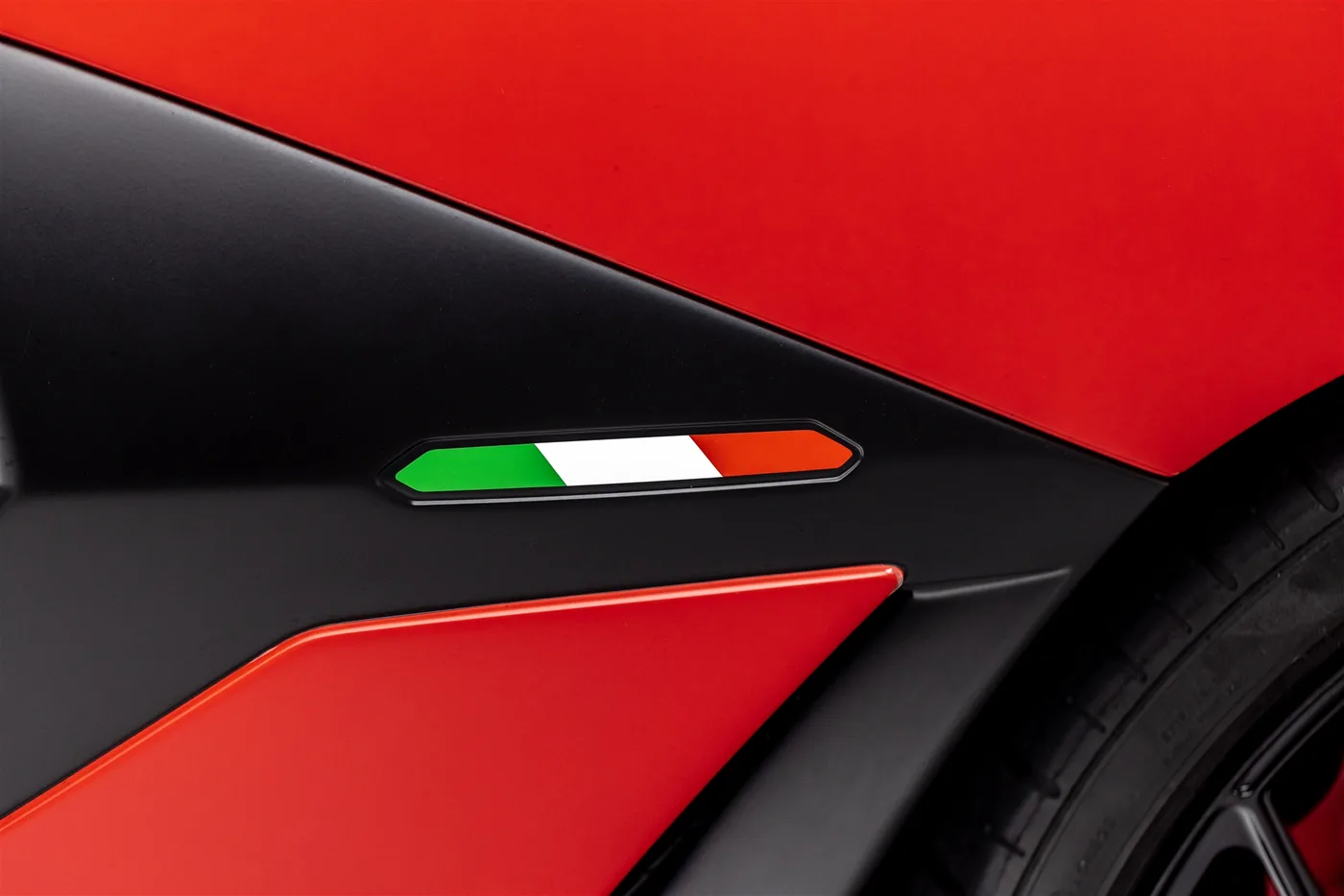2019 Lamborghini Aventador SVJ - View 7