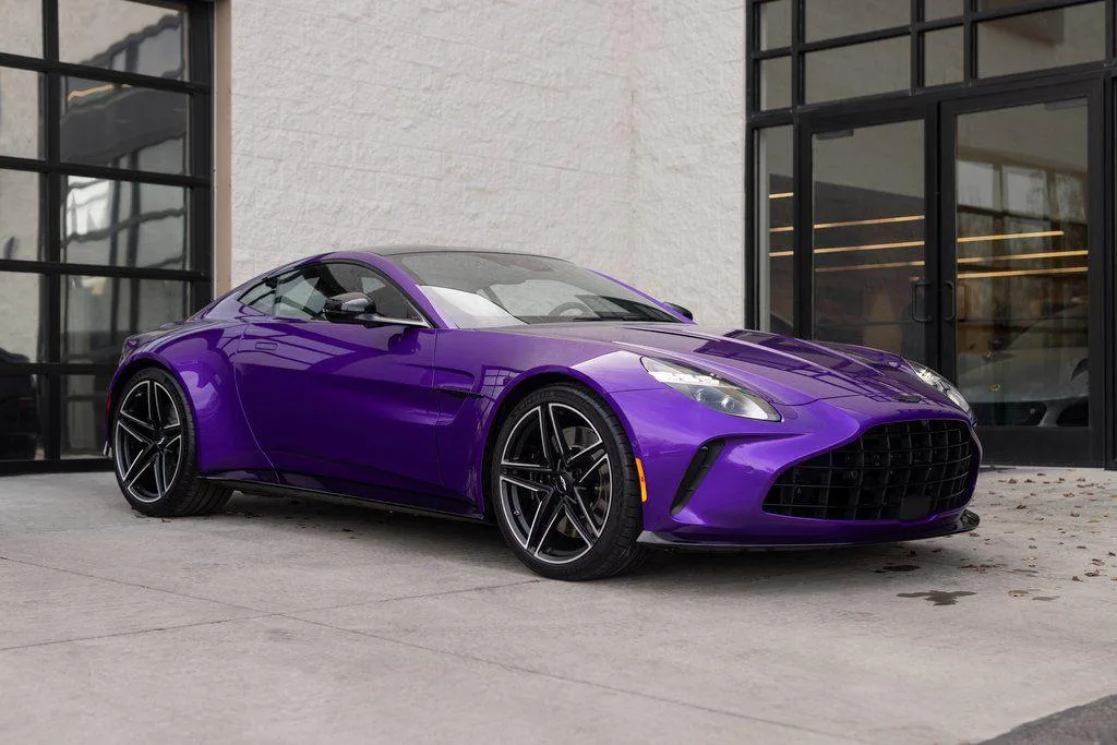 Aston Martin Vantage - View 3