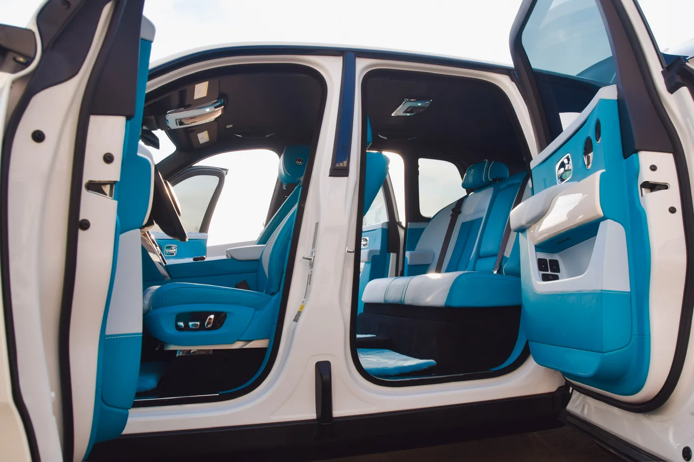 Rolls Royce Cullinan - View 2